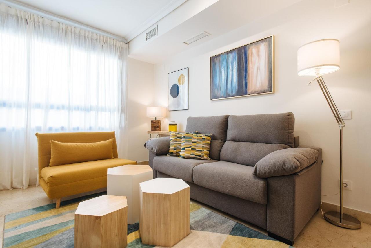 San Bernardo Boutique - Free Parking Apartment Sevilla Bagian luar foto