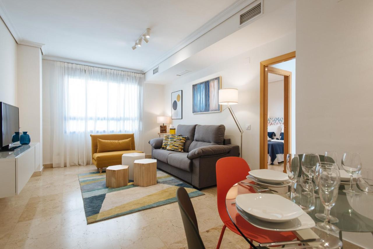 San Bernardo Boutique - Free Parking Apartment Sevilla Bagian luar foto